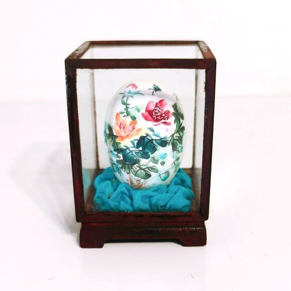 Vintage Chinese Hand Painted Egg In Glass Display Case Butterflies Flowers - Picture 1 of 5